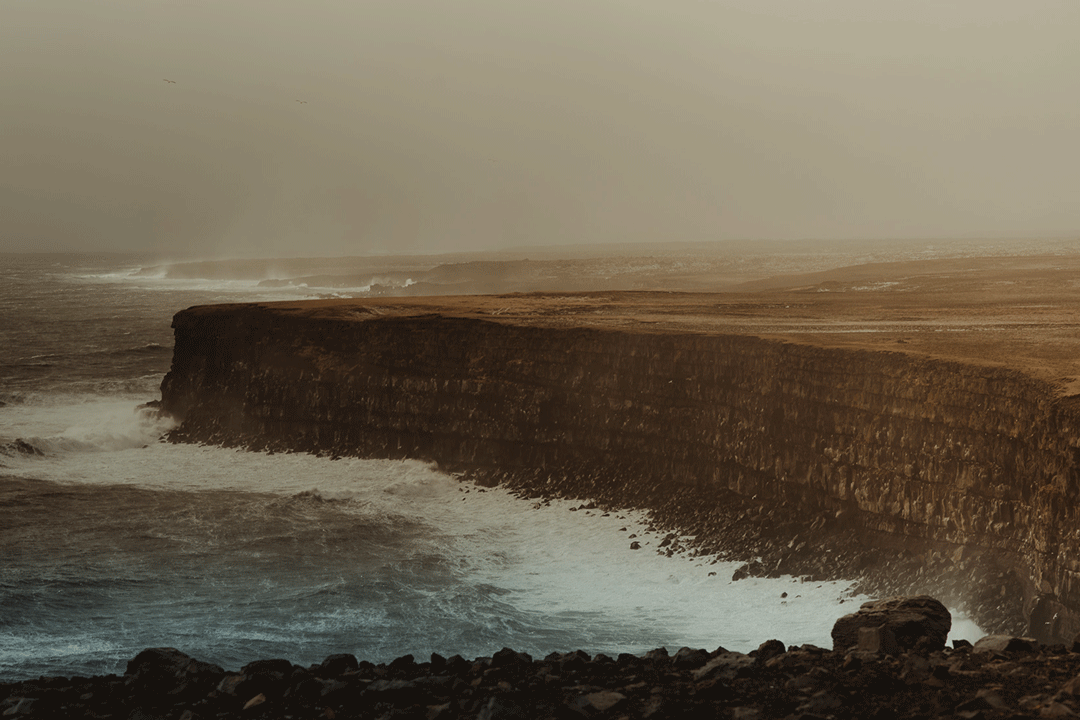 Dramatic Icelanding Wedding Landscape - Cliffs